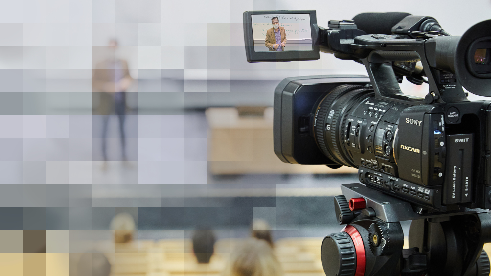 Wissenschaftler im Hörsaal mit Kamera